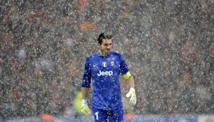 爱游戏娱乐平台-远射“惊天一击”：那些划破夜空的欧冠佳作