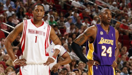 ayx体育下载安装-曼联在欧冠中开启逆转大戏，曼联拄拐队拿下欧联杯冠军