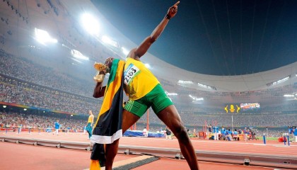 爱游戏全站注册-史上最大“黑马队”逆袭欧洲之巅，世界上最大的黑马王子