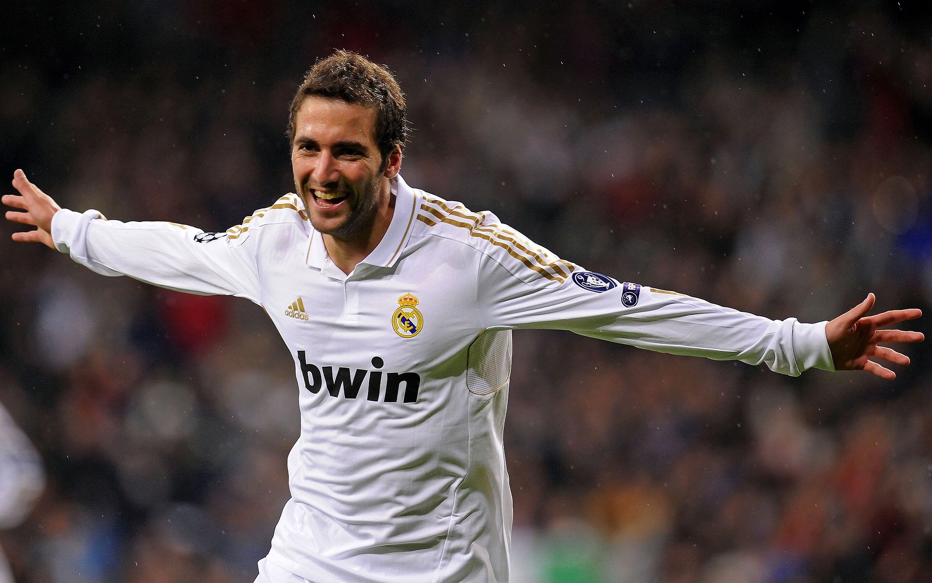 皇马疯狂引援，签下多名欧洲新星，皇马疯狂引援,签下多名欧洲新星是真的吗